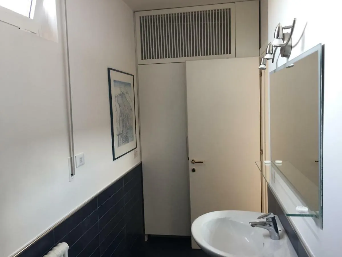 Cov Room Verona 0*,  Italy