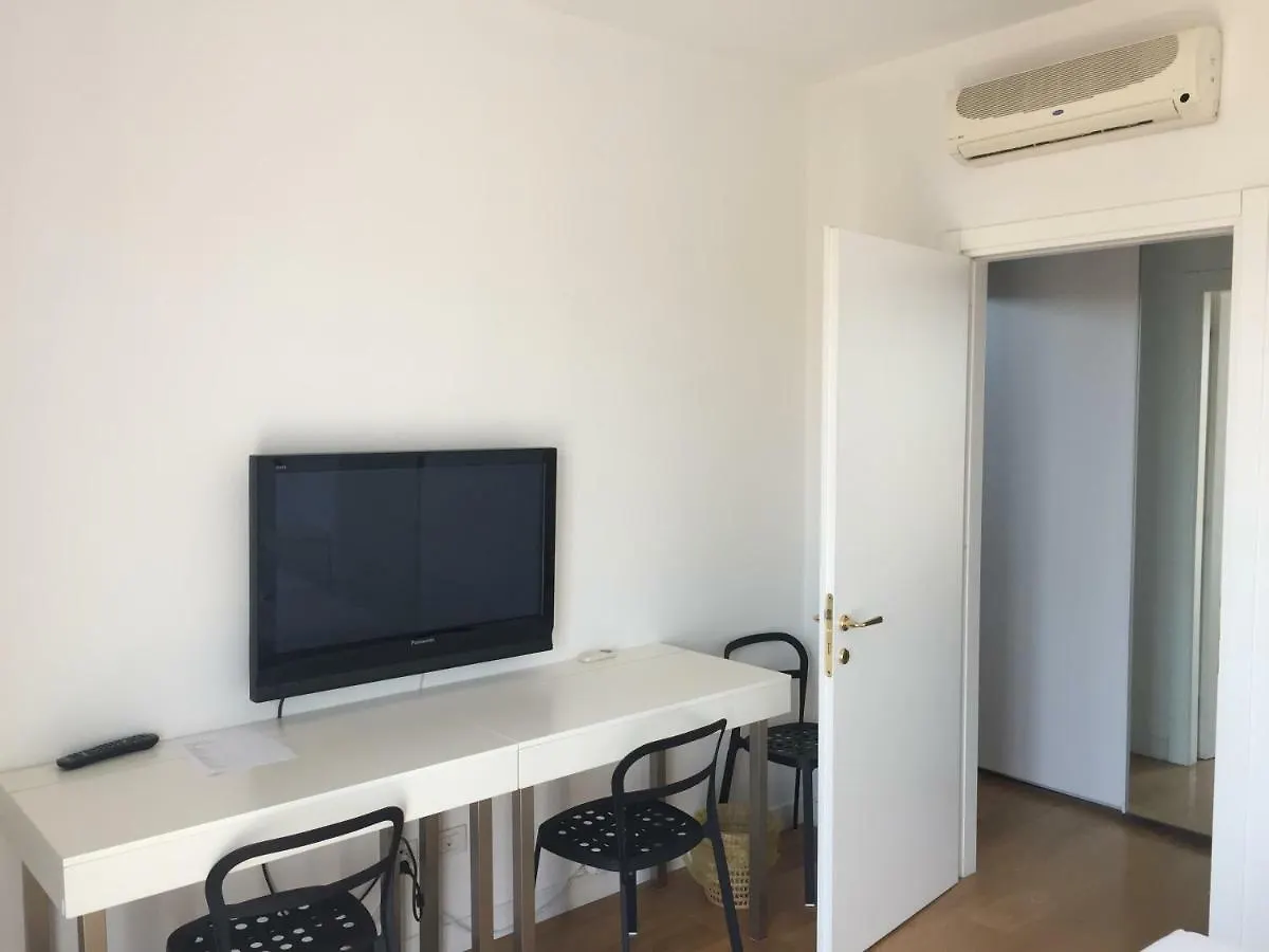 Cov Room Verona 0*,  Italy